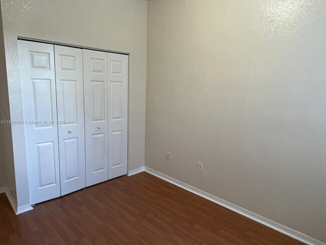 Foto del edificio - 14109 SW 49th St