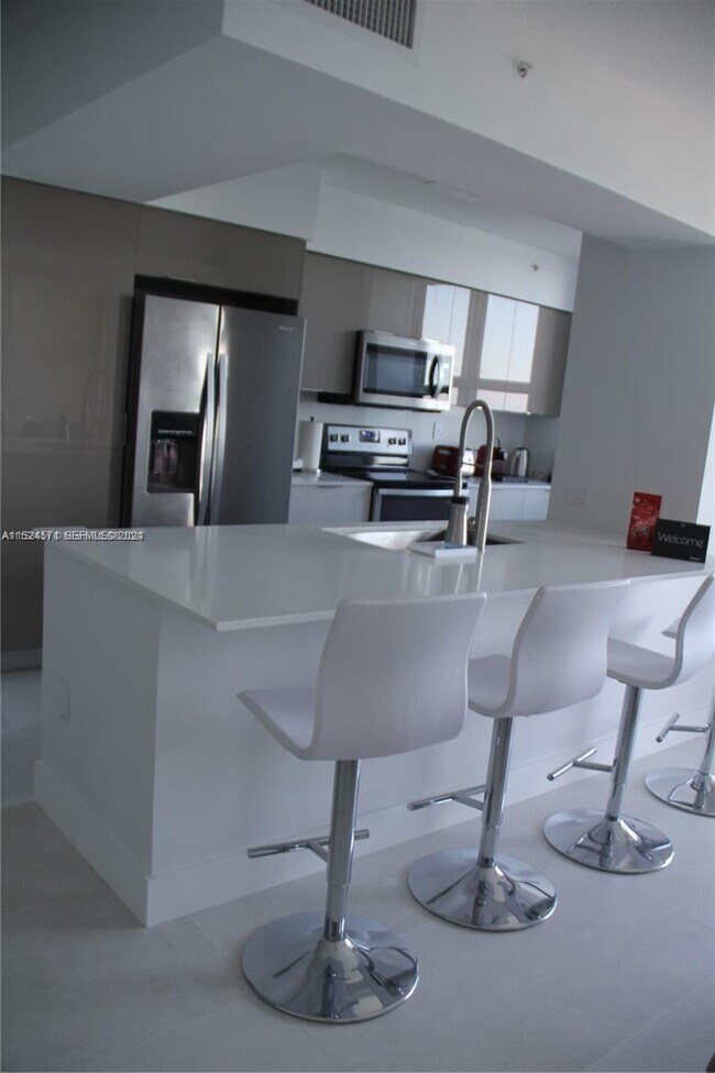 Foto del edificio - 2080 S Ocean Dr