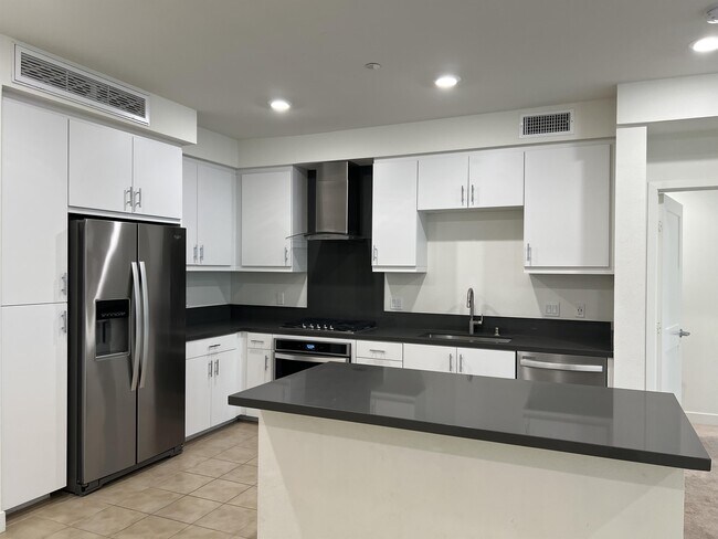 Building Photo - 1418 Nolita