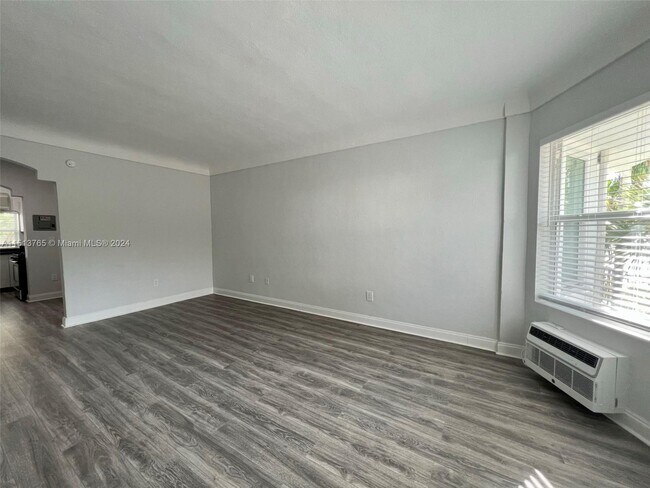 Foto del edificio - 7610 Byron Ave