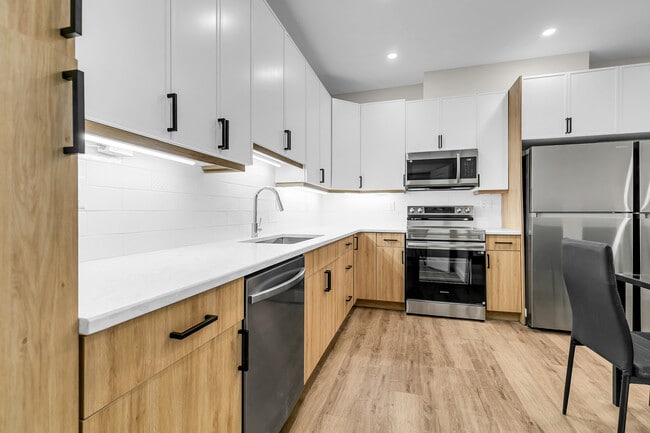 Building Photo - 487 Campbell Av