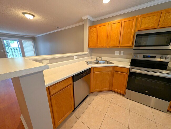 Foto del edificio - Charming, townhome located in the Bennington Place Community in Charlotte!