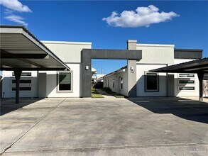 Building Photo - 22 South Dr