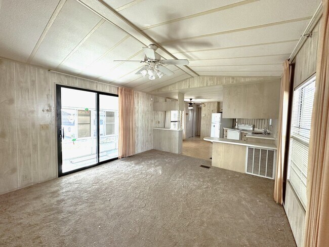 Foto del edificio - FIRST MONTH RENT FREE! Cute and Quiet 2/2 in N. Ft. Myers