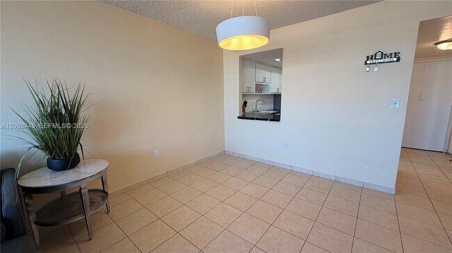 Foto del edificio - 1351 NE Miami Gardens Dr