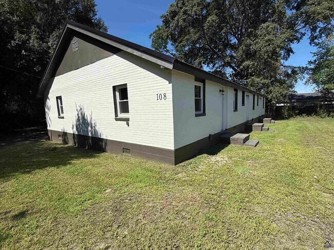 Building Photo - 106 Molette St