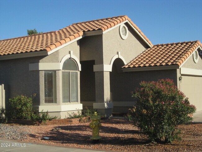 Building Photo - 825 N Cholla St