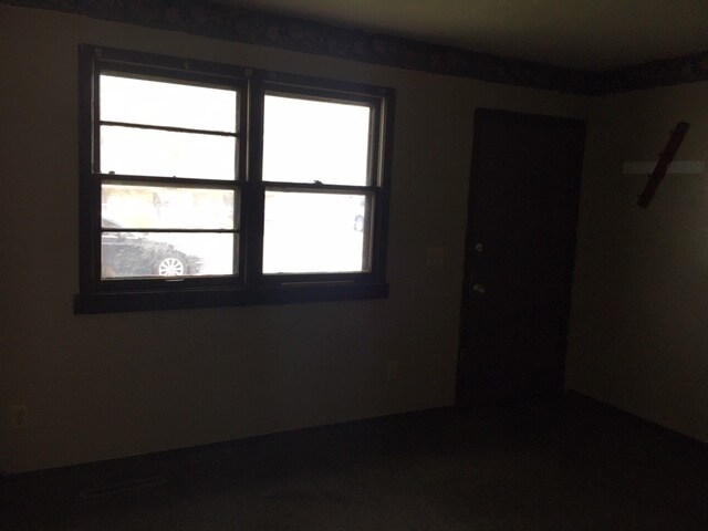 Building Photo - 805 E 11th St