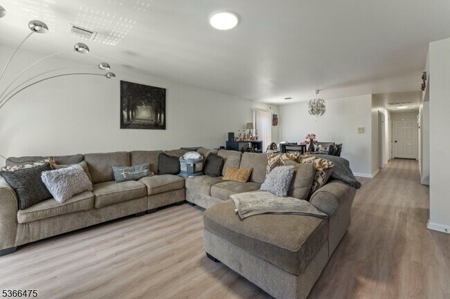 Foto del edificio - 401-403 E Kinney Street Unit