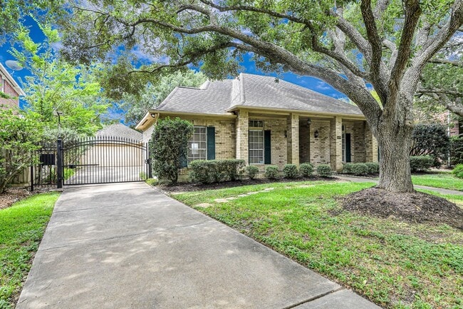 Foto del edificio - 1438 Crescent Green Dr