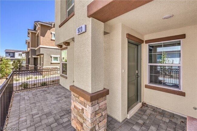 Building Photo - 923 Pink Sugerbird St