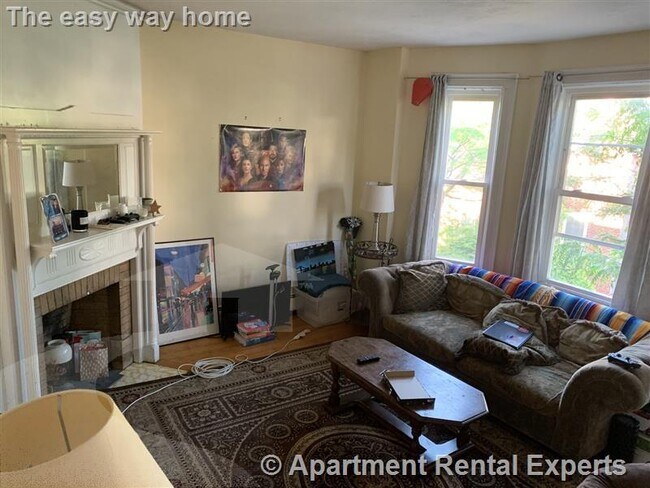 Building Photo - 108 Central St