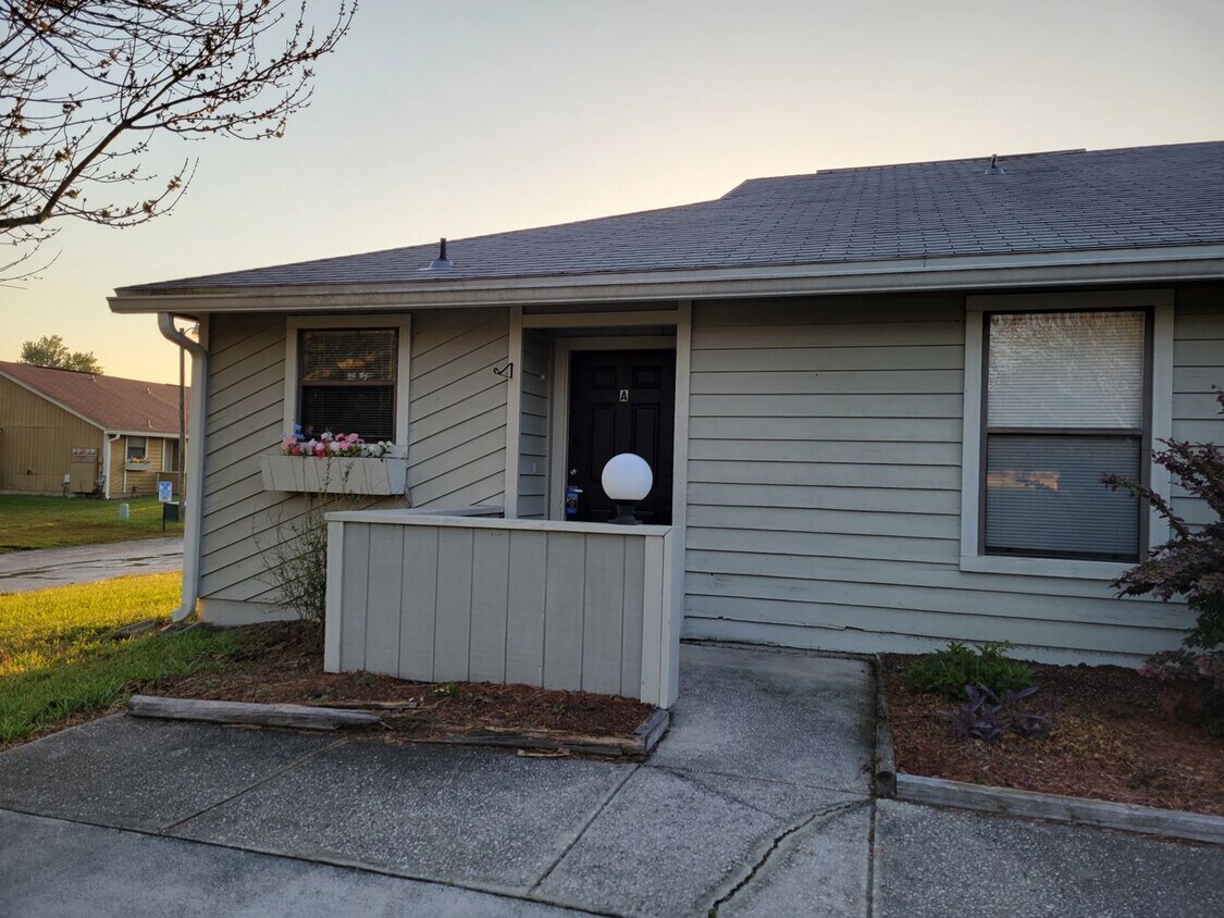 Primary Photo - $1250 - 2/2 -Jefferson Square has received...