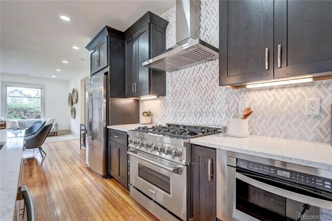 Foto del edificio - Stunning remodel in the beautiful Potter Highlands! 5 bedrooms 3.5 baths!