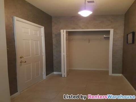 Building Photo - 5001 Hollington Dr