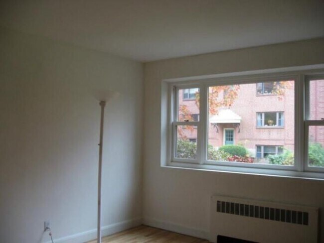 Foto del edificio - 2 bedroom in Newton MA 02459