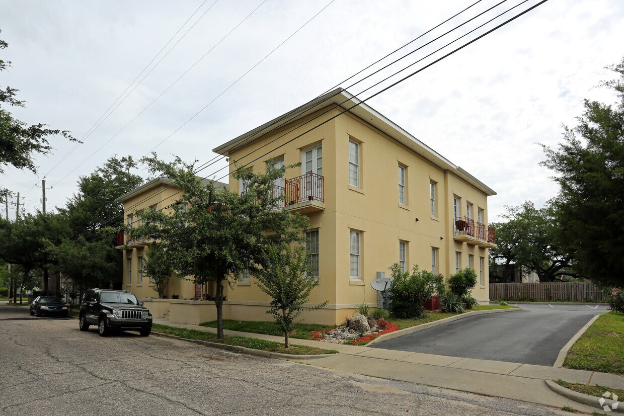 Primary Photo - 258 N Claiborne St