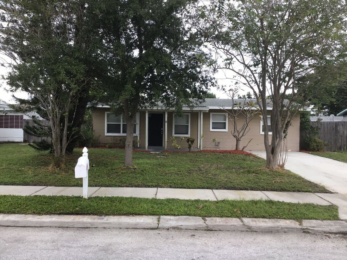 5533 95th Ter N House Rental in Pinellas Park, FL