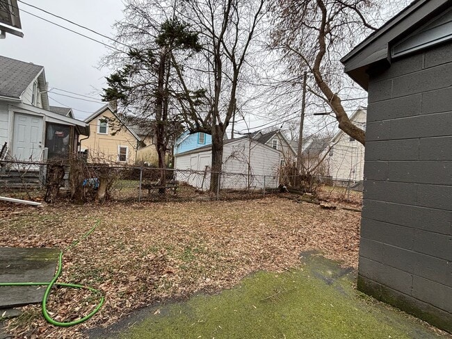 Foto del edificio - 4 Bedroom 2 Bath Single Family Home W/Garage!