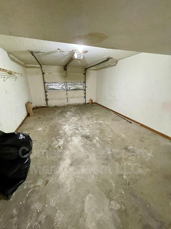 Building Photo - 909 Fir St