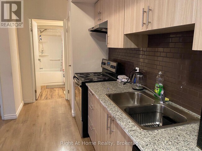 Building Photo - 275 Larch St