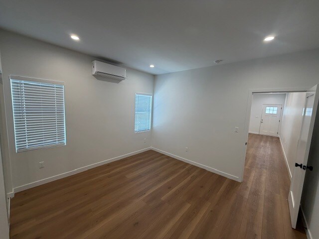 Building Photo - 1307 W 96th St