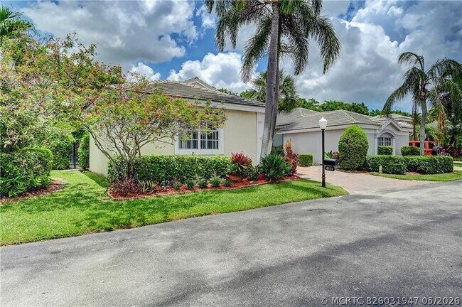 Foto del edificio - 8171 Hampton Wood Dr