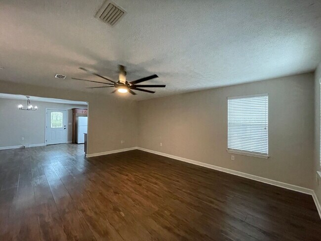 Foto del edificio - "Charming 3-Bedroom Retreat with 2 Baths i...