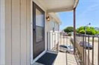 Building Photo - 1423 E Ocean View Ave