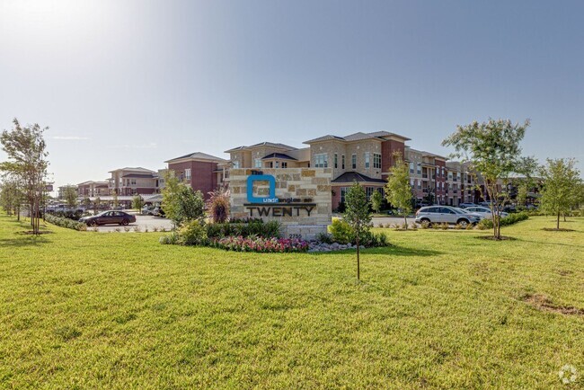 Building Photo - The Quadrangles on Twenty