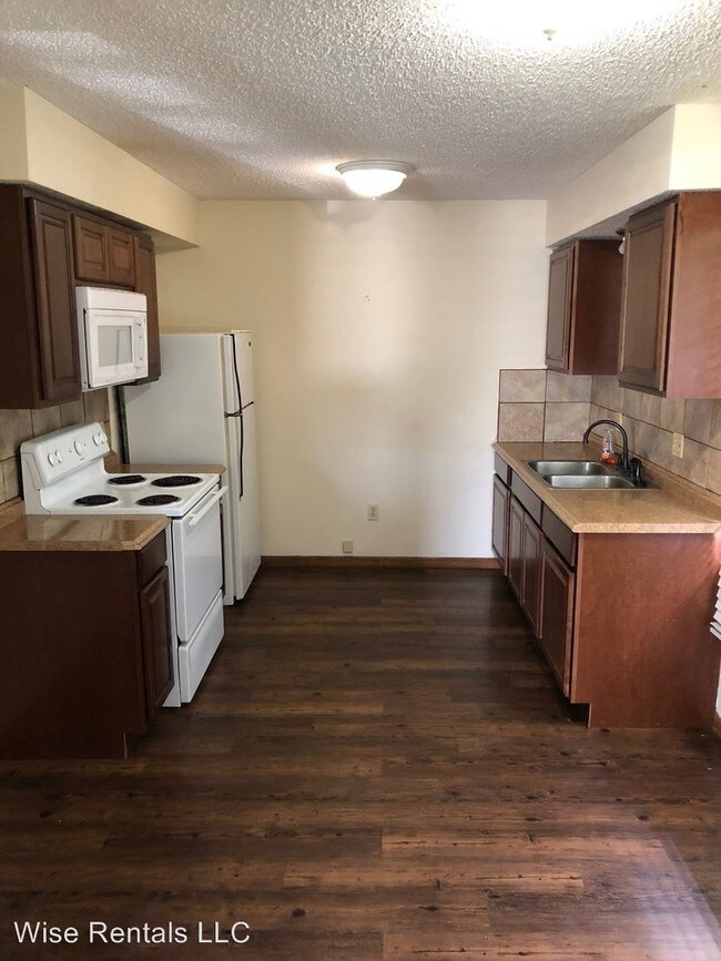 Building Photo - 753 S Campbell Ave