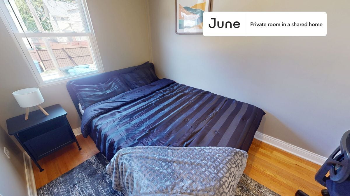 Primary Photo - Private bedroom in 3 bed/1 bath Home
