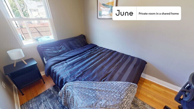Foto del edificio - Private bedroom in 3 bed/1 bath Home