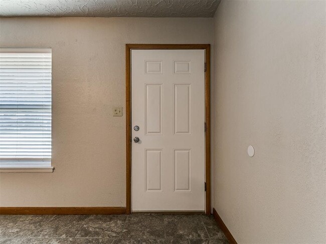 Building Photo - 212 S Mercedes Dr