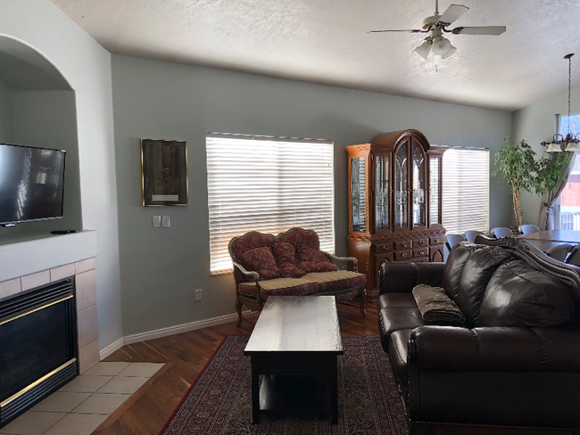 Building Photo - 615 Riverwalk Dr