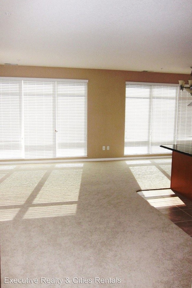Building Photo - 1070 Grandview Ct NE