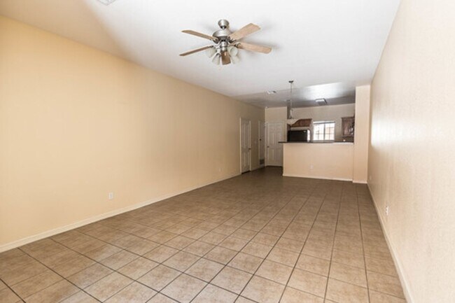Building Photo - Spacious 3 bedroom, 2.5 Bath Condo in East El Paso!!