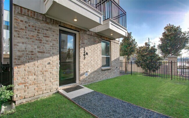 Foto del edificio - 1262 N Post Oak Rd