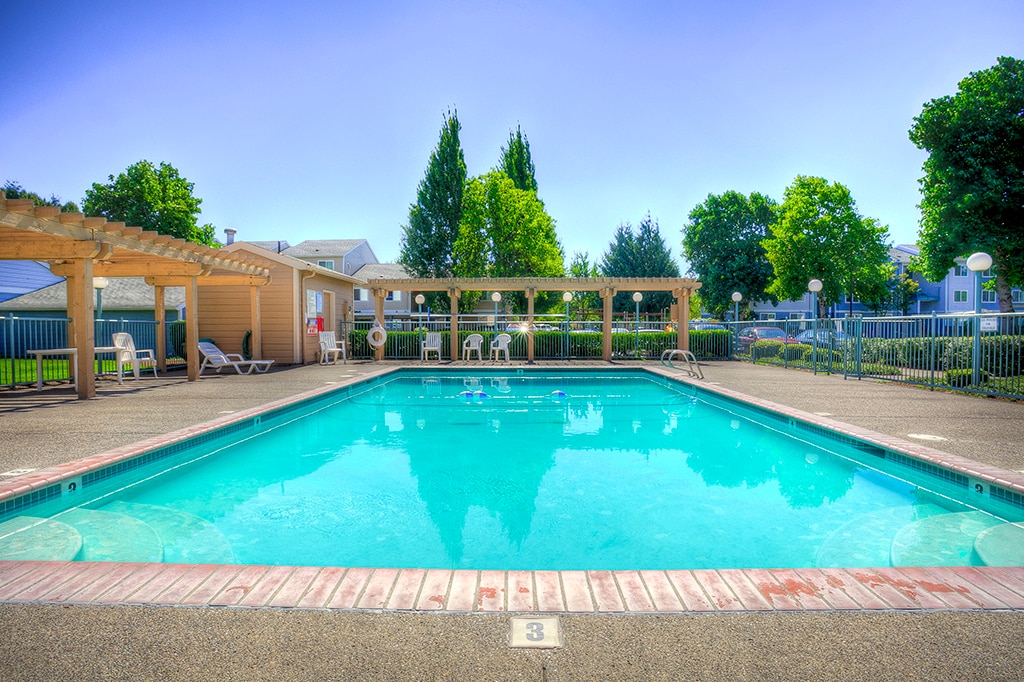 Primary Photo - Mckenzie Meadow Apartments