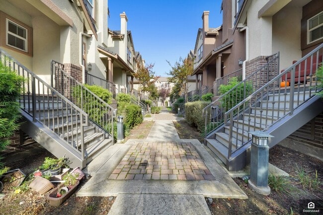 Building Photo - 1028 Amber Ter