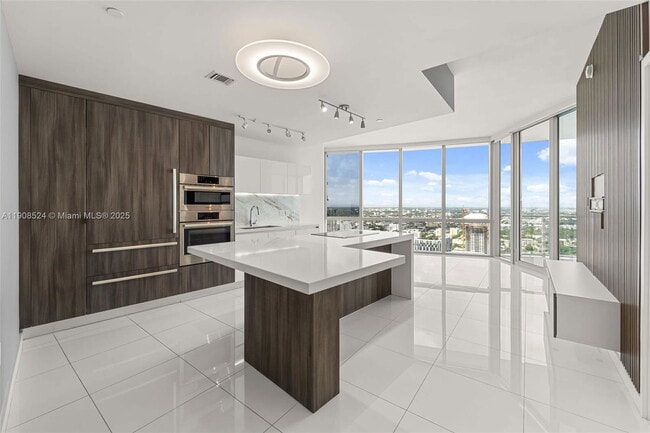 Building Photo - 851 NE 1st Ave