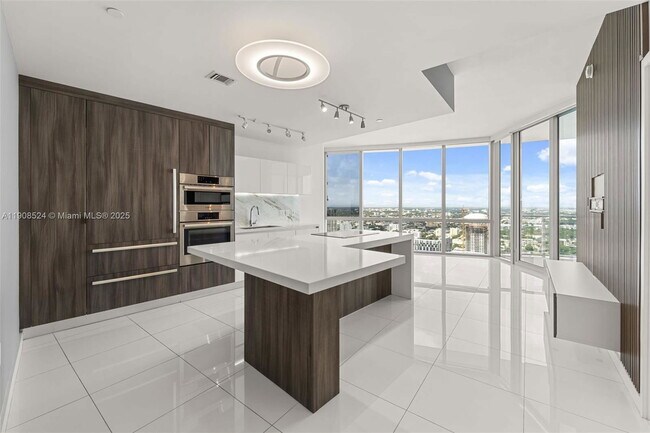 Foto del edificio - 851 NE 1st Ave