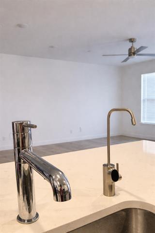 Foto del edificio - 8861 Scarp Hl Ln