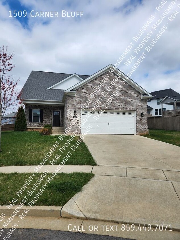Primary Photo - Amazing Find! 4 Bedroom 2.5 Bath in Summer...
