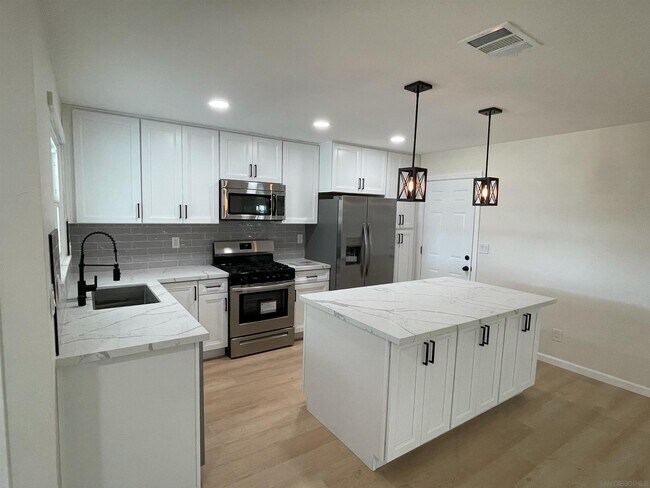 Foto del edificio - 4465 Kamloop Ave