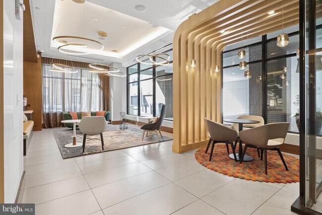 Foto del edificio - 925 N Fairfax St