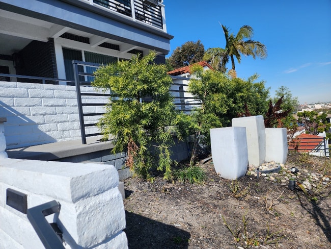 Building Photo - 2033 S Cabrillo Ave