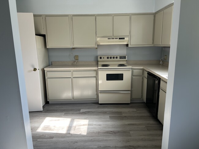 Building Photo - 403 Juniper St