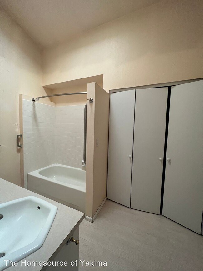 5 br, 3 bath House 4702 Carol Avenue House for Rent in Yakima, WA