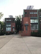 Building Photo - 622 W Main St